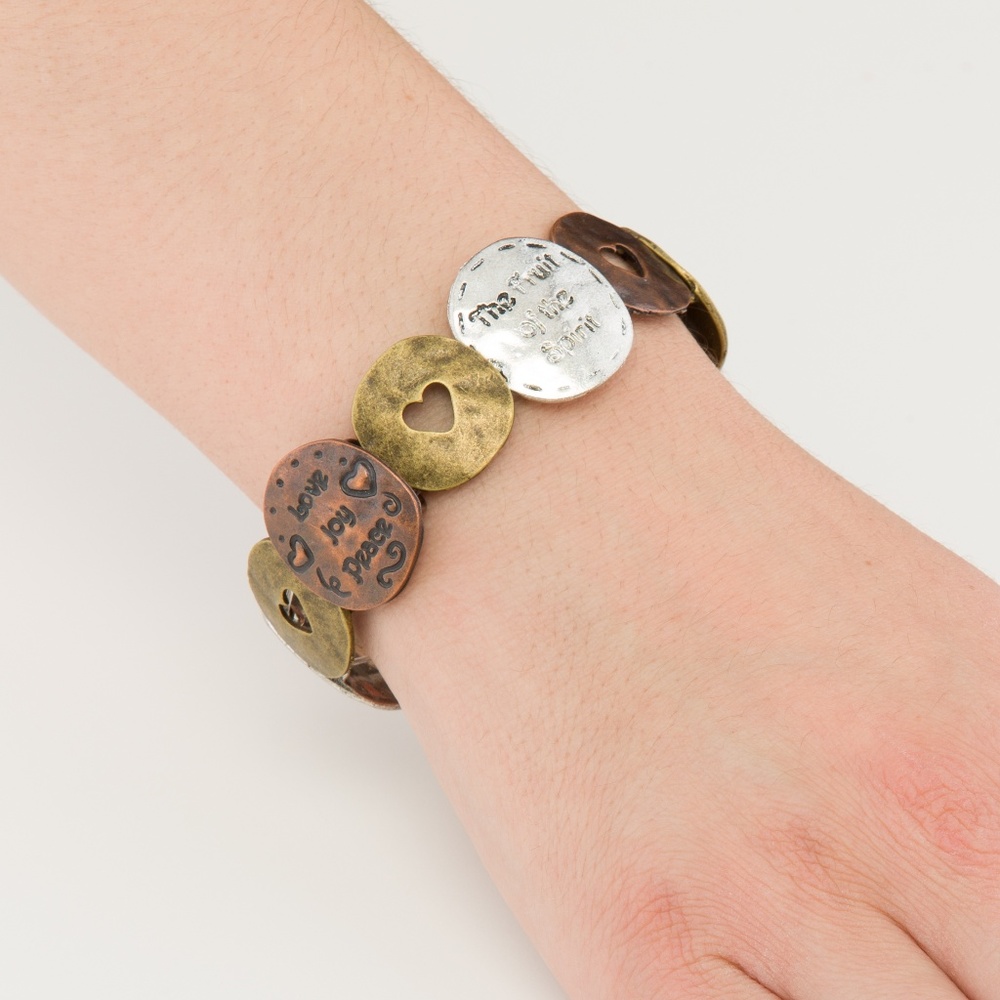 STRETCHY BRACELET W/ HEART & QUOTE ACCENTS